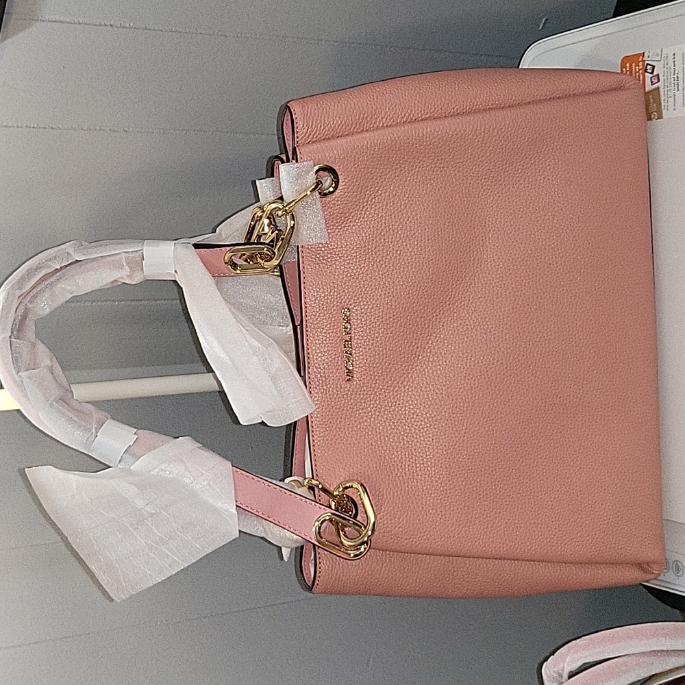 NWT GORGEOUS PINK MICHAEL KORS TRISHA SHOULDER BAG